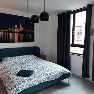 Center In Quiet Street & Airco Apartamento