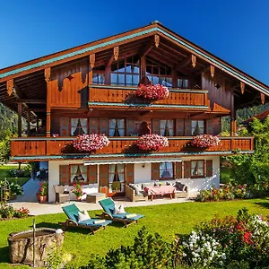 https://haus-am-schmiedweg.com-bavaria.com